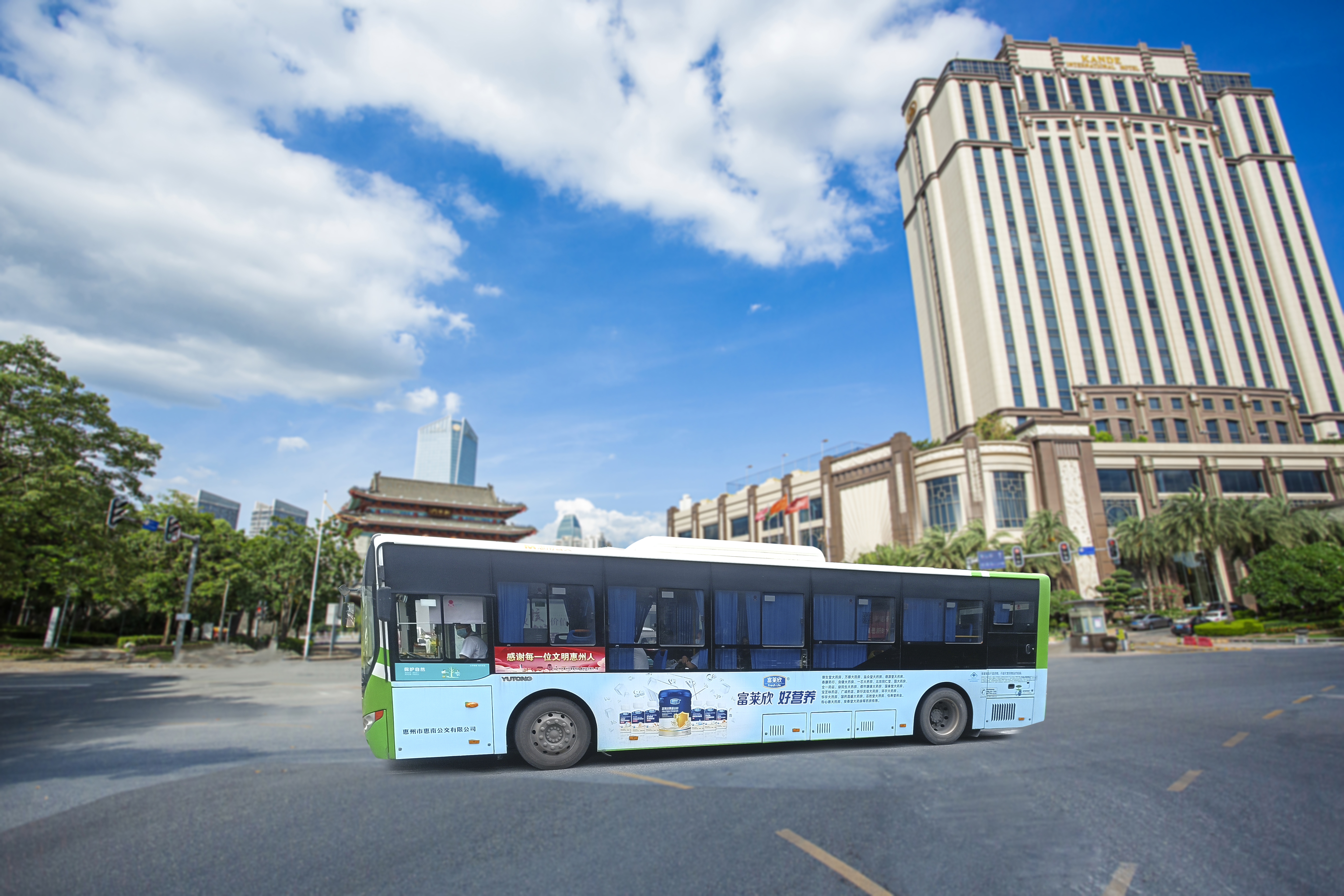 富萊欣品牌建設再加速，惠州連續三年30輛公交車體廣告上線